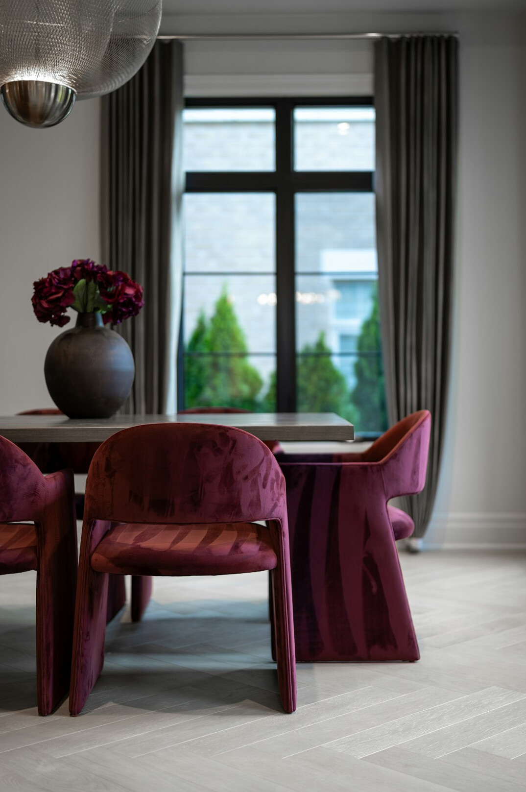 elegant dining room table